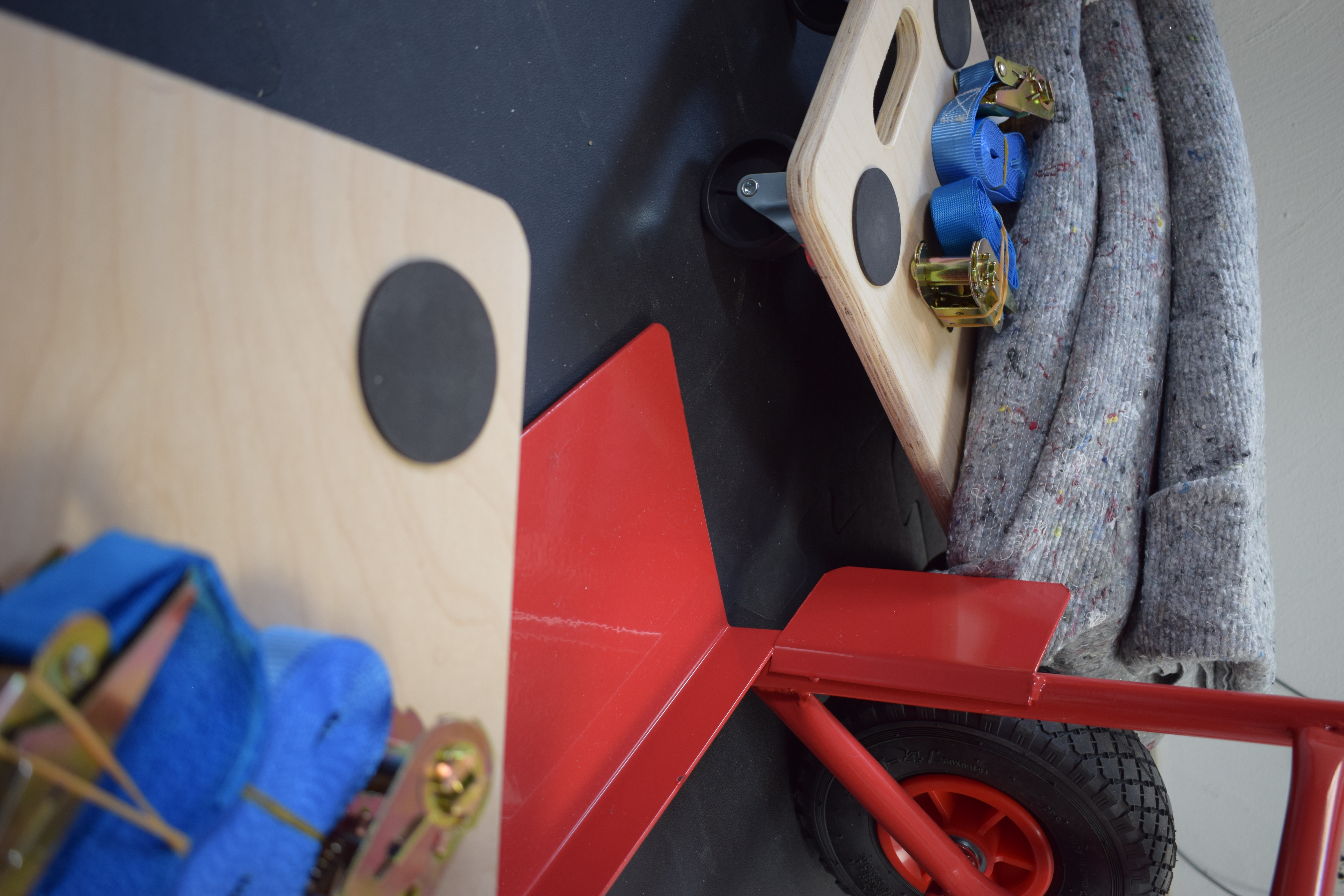 Möbelroller und Spanngurte mieten